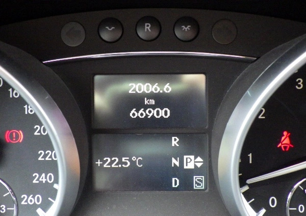 Mercedes-Benz GL cena 129900 przebieg: 66900, rok produkcji 2012 z Piaseczno małe 742